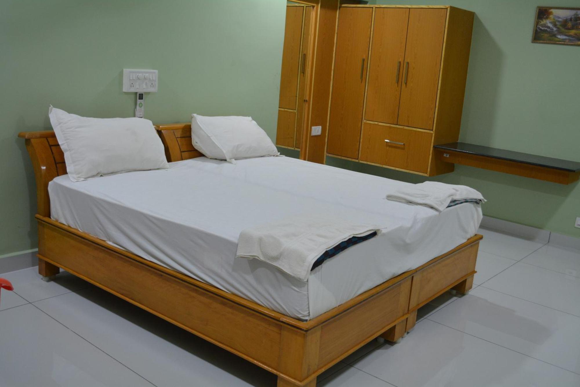 Yanam Resorts Extérieur photo