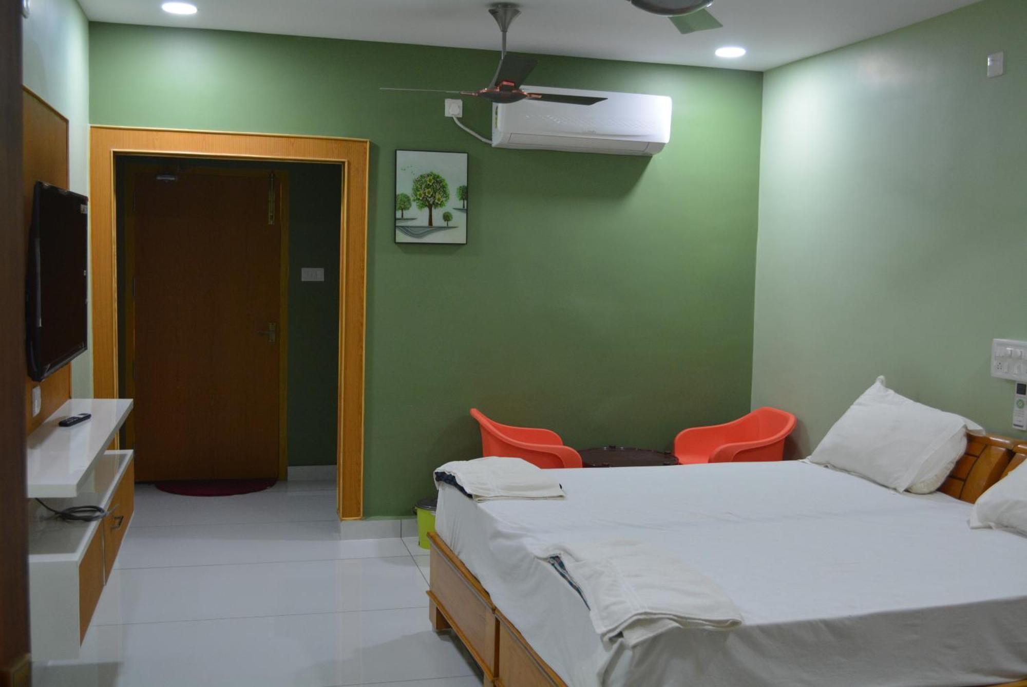 Yanam Resorts Extérieur photo