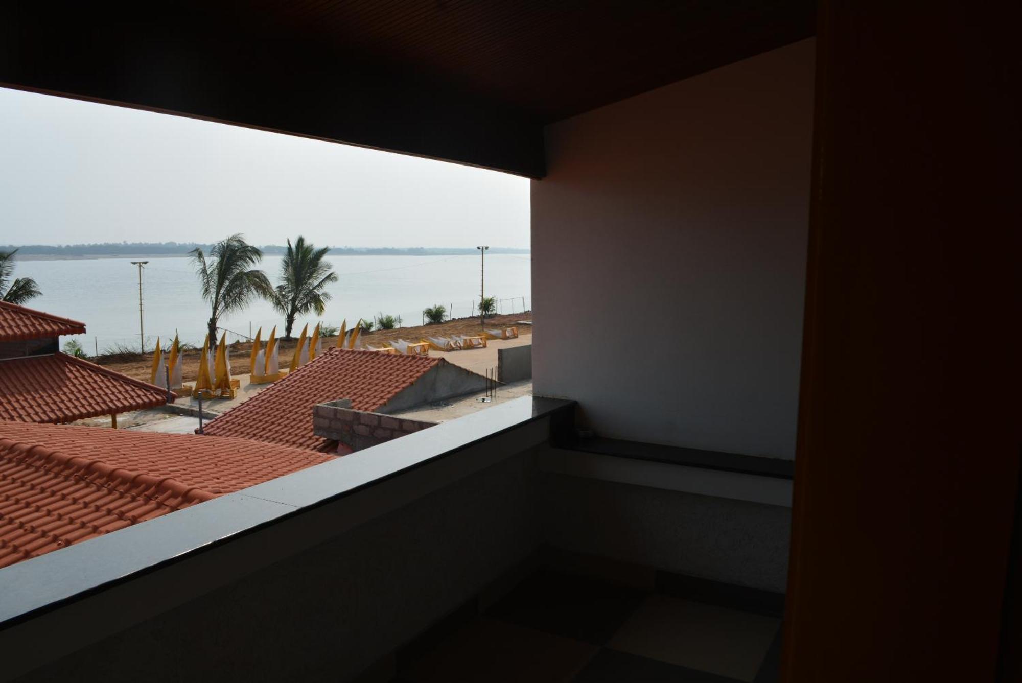Yanam Resorts Extérieur photo
