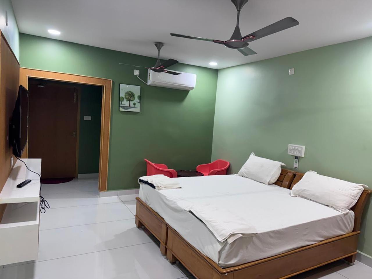 Yanam Resorts Extérieur photo