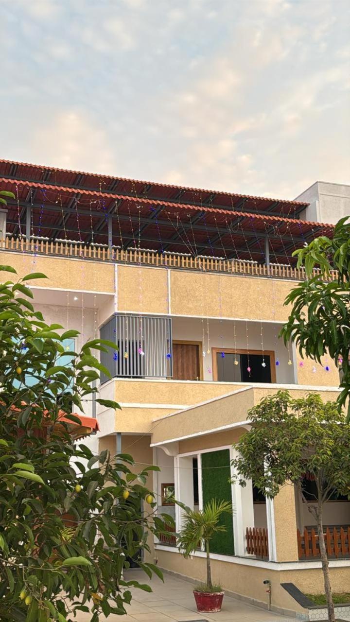 Yanam Resorts Extérieur photo